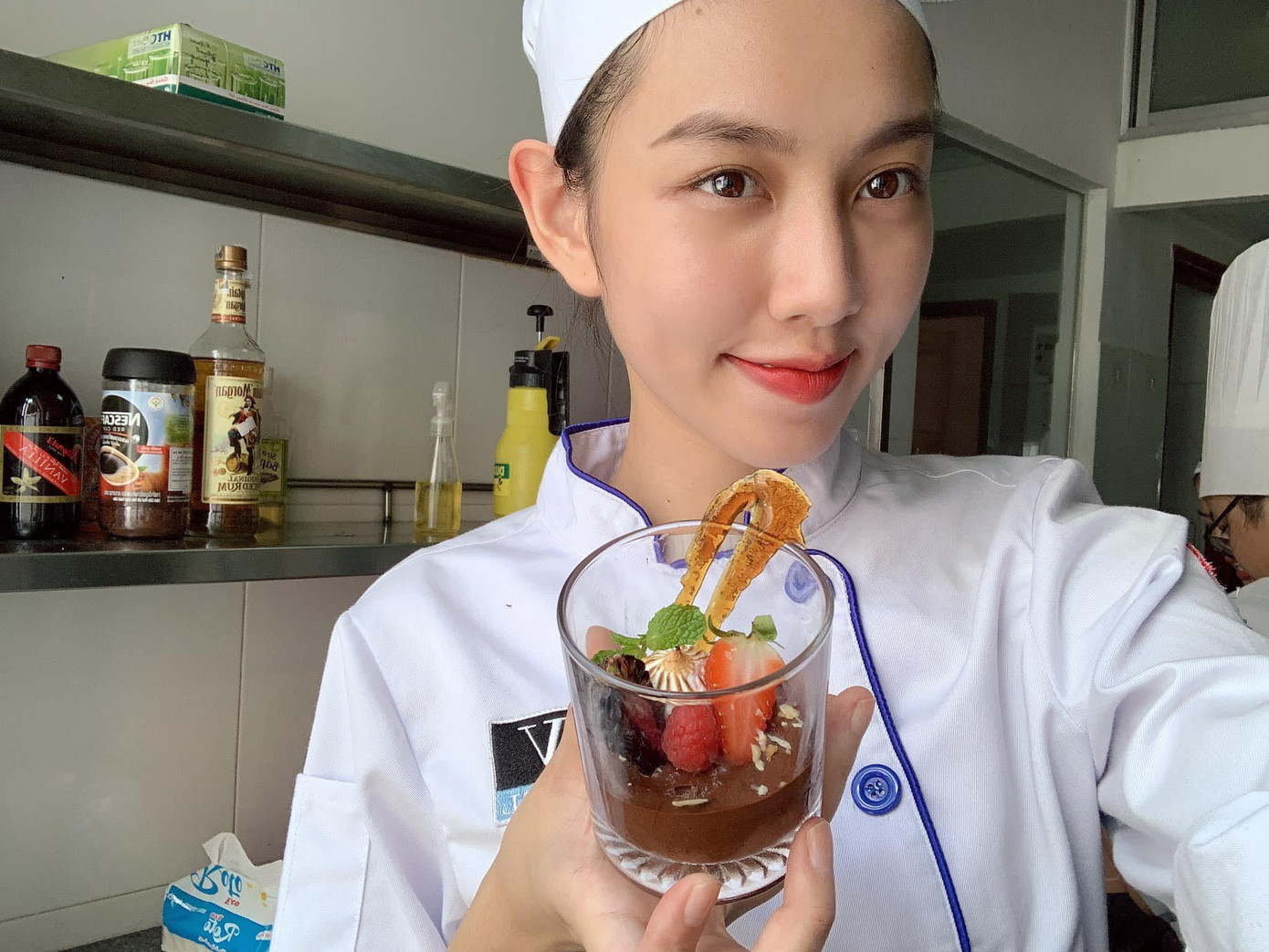 Thùy Tiên hiện đang là Sinh viên năm 3 Chương trình Quản lý Khách sạn &amp; Nhà hàng quốc tế Vatel của Trường Đại học Hoa Sen