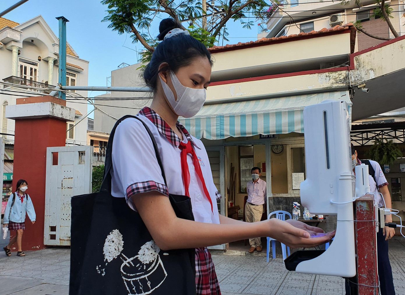 Học sinh lớp 9 TPHCM sẽ thi ba môn để vào lớp 10 Học sinh lớp 9 TPHCM sẽ thi ba môn để vào lớp 10