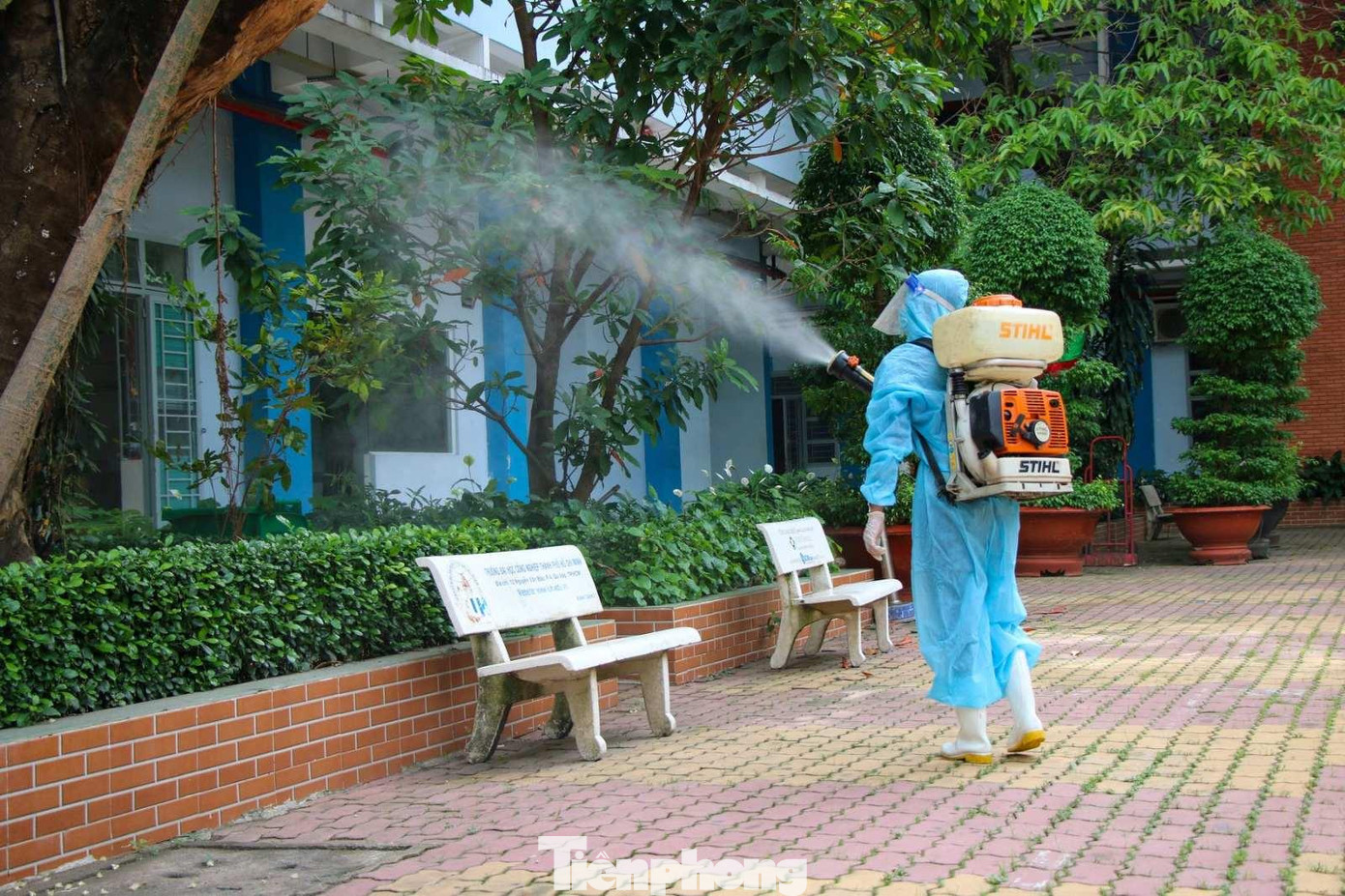 Trường học ở TPHCM khử khuẩn chiều 1/12 trước khi đón học sinh trở lại trường Trường học ở TPHCM khử khuẩn chiều 1/12 trước khi đón học sinh trở lại trường