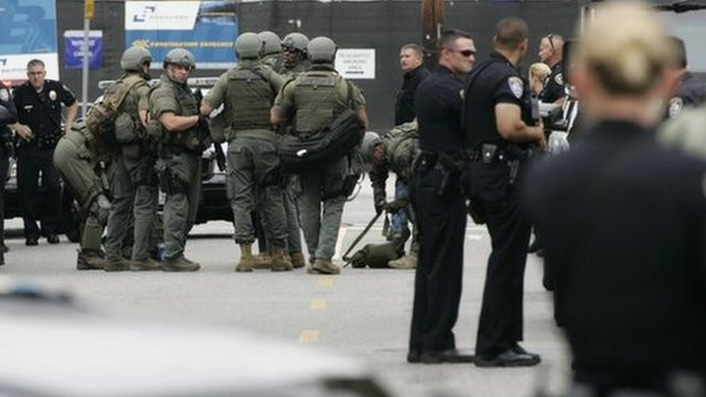 Cảnh sát địa phương có mặt tại hiện trường xảy ra vụ xả súng làm sáu người chết