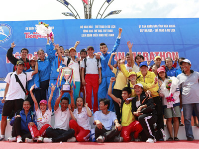 Khánh Hòa ăn mừng chiến thắng lần thứ 9 . Ảnh 1: Khánh Hòa ăn mừng chiến thắng lần thứ 9