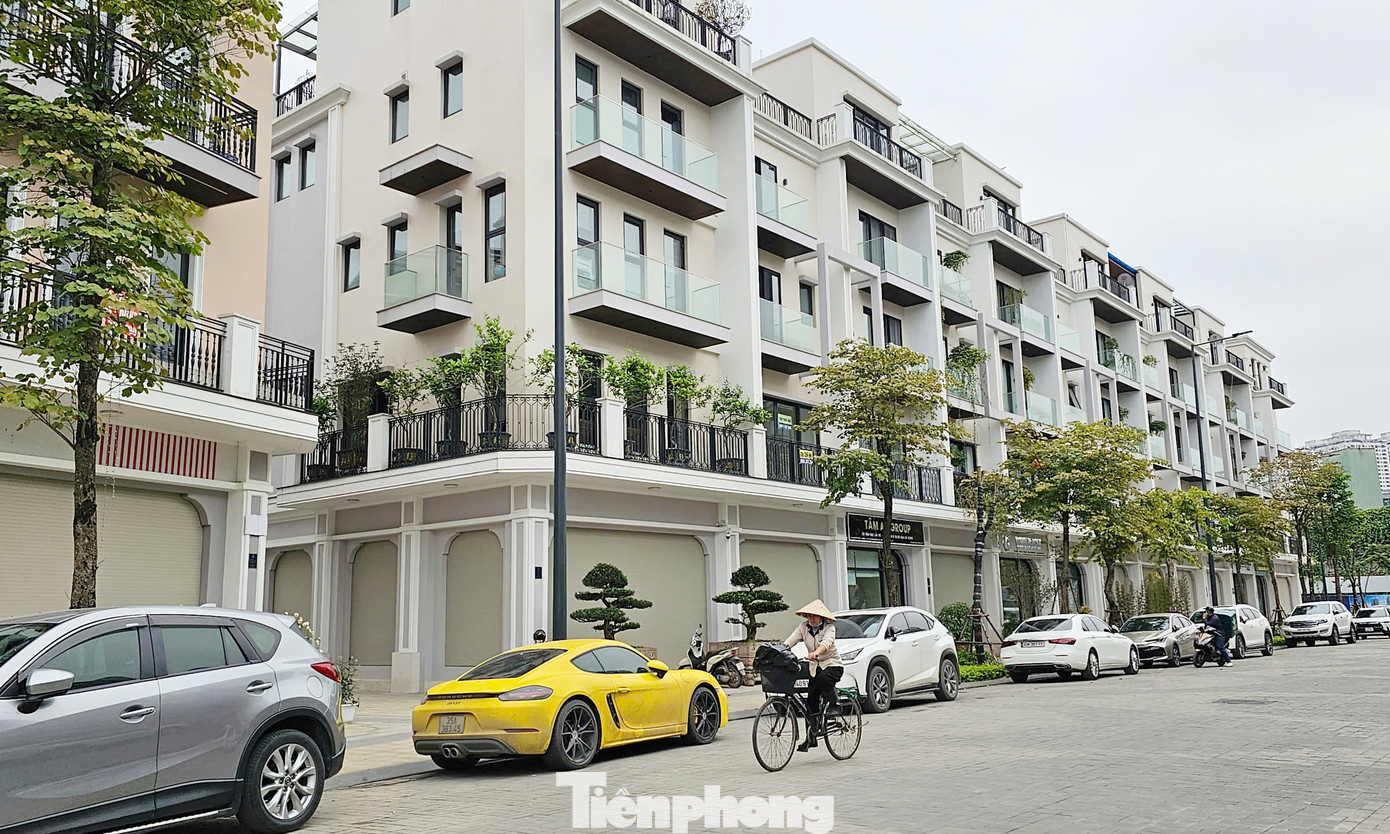 Khảo sát trên trang mua bán liền kề, biệt thự dự án The Manor Central Park hiện nay cho thấy, giá rao bán đã tăng hơn 45% trong vòng 1 năm qua với giá dao động từ 300-450 triệu đồng/m2.