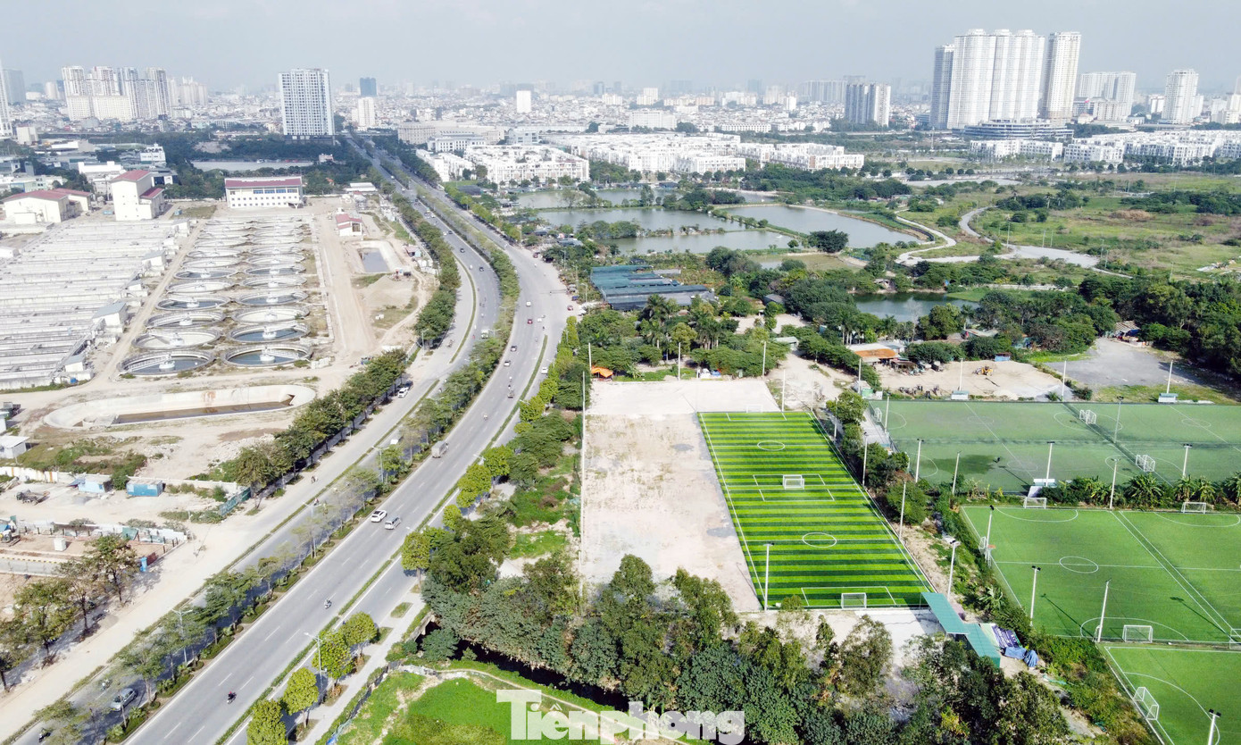 Dự án The Manor Central Park là phần đất đối ứng được TP Hà Nội giao cho Bitexco khi thực hiện dự án đầu tư BT (đổi đất lấy hạ tầng) để xây dựng tuyến đường giao thông bao quanh khu tưởng niệm danh nhân Chu Văn An.