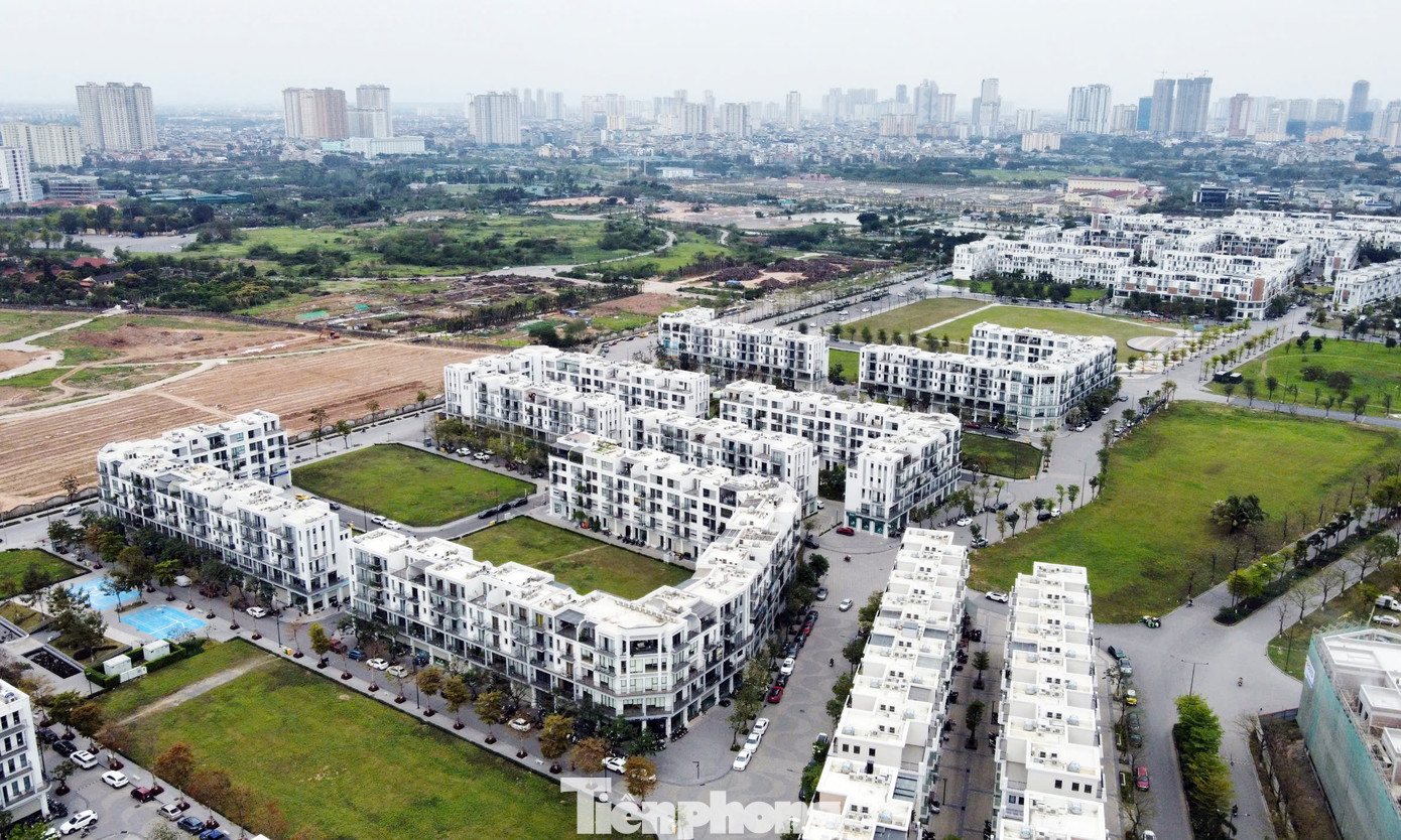 Theo quy hoạch được duyệt tại quyết định năm 2015 của TP Hà Nội, khu đất 6,6 ha thuộc giai đoạn 2 của dự án The Manor Central Park sẽ xây dựng các khối nhà chung cư cao tầng. Như vậy thời gian tới, tại khu đô thị này sẽ có thêm nhiều chung cư, nhà ở xã hội.