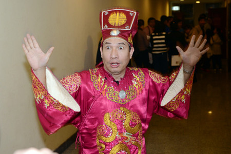 Nghệ sĩ Quang Thắng trong vai Táo Y tế trong Gặp nhau cuối năm 2013. Nghệ sĩ Quang Thắng trong vai Táo Y tế trong Gặp nhau cuối năm 2013