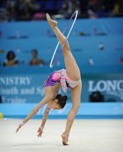 Người đẹp 19 tuổi là gương mặt nổi bật của làng thể dục nghệ thuật xứ Hàn hai năm trở lại đây. Son Yeon Jae đang cùng các đồng đội tranh tài tại giải vô địch thế giới ở Ukraina