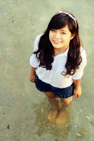 Cô bạn xinh xắn có nụ cười tươi cũng dành một số giải như Khuyến khích viết thư quốc tế UPU hồi lớp 8,.