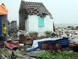 Nhà cửa xóm Sim, Thủy Nguyên, Hải Phòng bị đổ sập sau trận lốc xoáy. Ảnh: Tuấn Anh/TTXVN