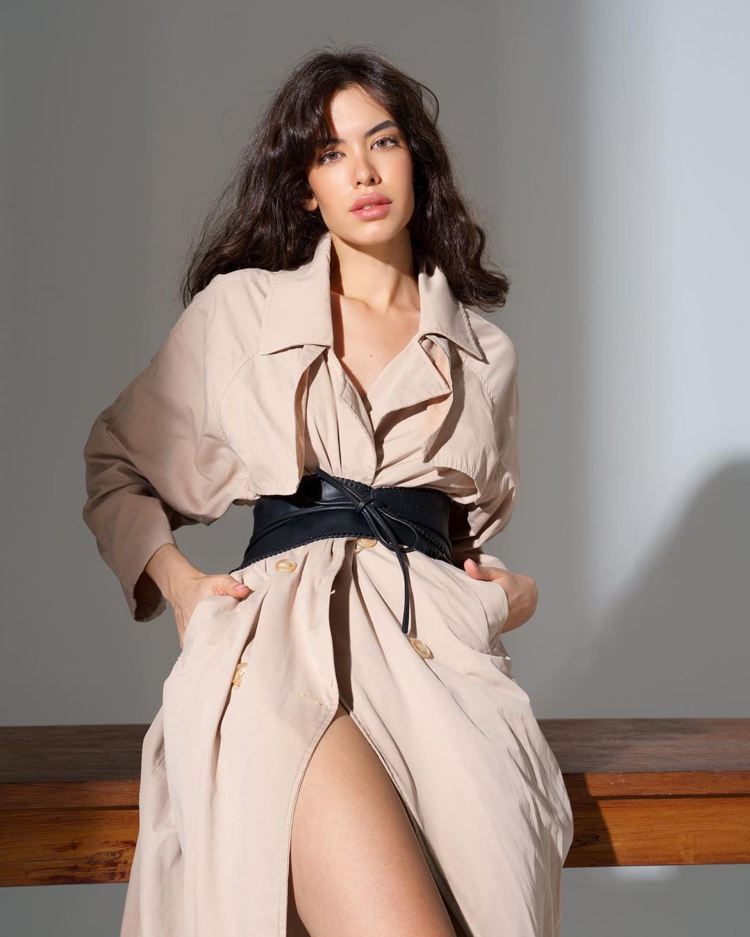 Người đẹp bắt đầu làm người mẫu từ năm 15 tuổi. Cô đã đi du lịch và làm việc hơn 17 quốc gia trên thế giới. Người đẹp bắt đầu làm người mẫu từ năm 15 tuổi. Cô đã đi du lịch và làm việc hơn 17 quốc gia trên thế giới.