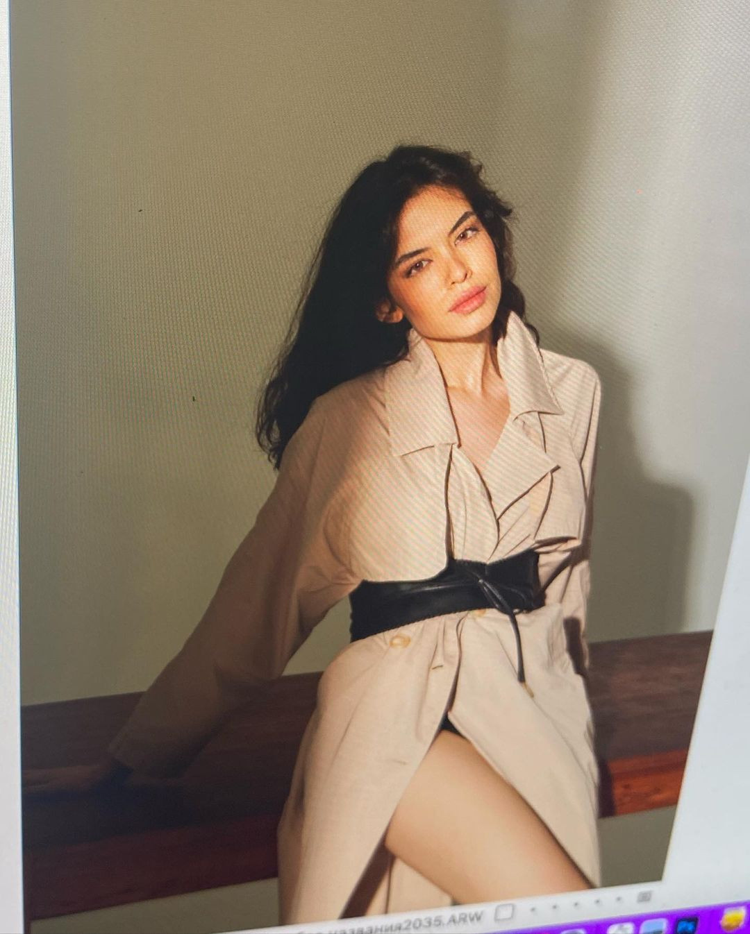 Người đẹp bắt đầu làm người mẫu từ năm 15 tuổi. Cô đã đi du lịch và làm việc hơn 17 quốc gia trên thế giới. Người đẹp bắt đầu làm người mẫu từ năm 15 tuổi. Cô đã đi du lịch và làm việc hơn 17 quốc gia trên thế giới.