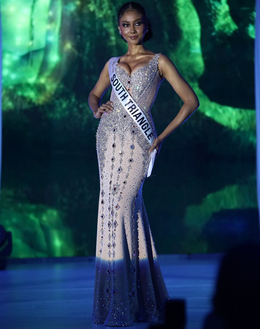 Người đẹp Lorraine Ojimba đăng quang Hoa hậu Hoàn vũ tỉnh Quezon 2024. Người đẹp Lorraine Ojimba đăng quang Hoa hậu Hoàn vũ tỉnh Quezon 2024.