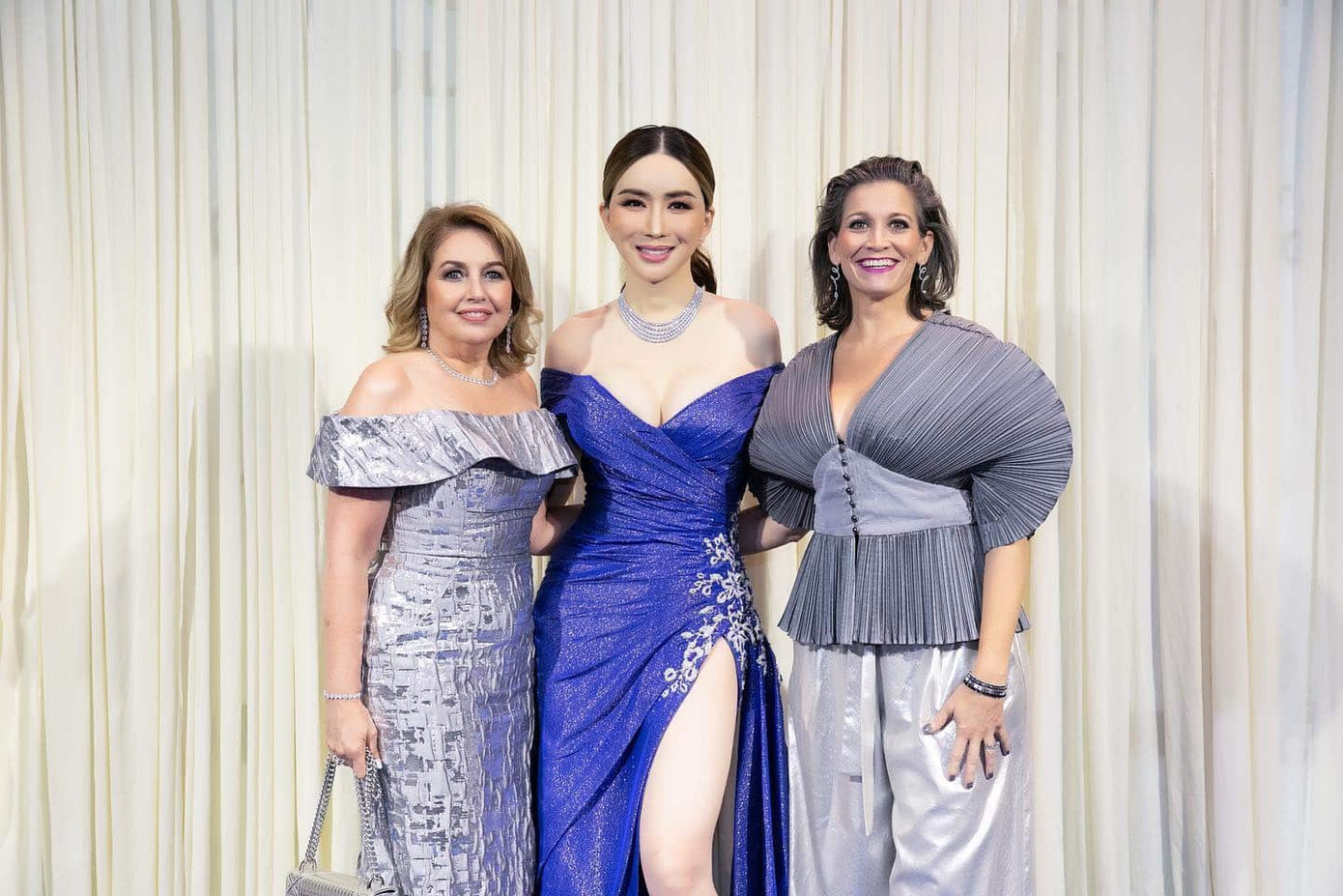 Bà Paula Shugart (trái) và bà Amy Emmerich (phải) lần lượt rời các chức vụ lãnh đạo tại Miss Universe. Bà Paula Shugart (trái) và bà Amy Emmerich (phải) lần lượt rời các chức vụ lãnh đạo tại Miss Universe.