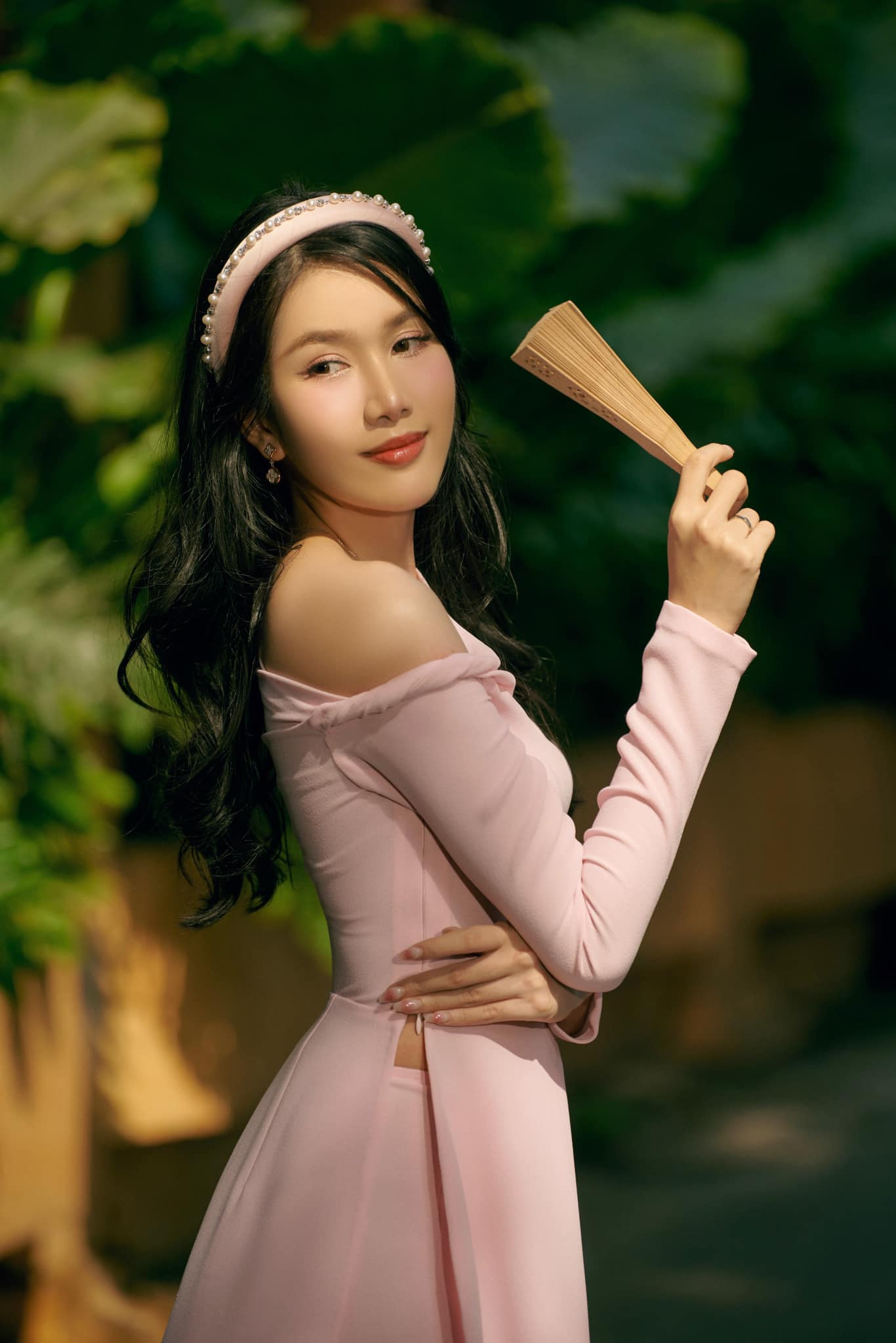 Á hậu Phương Anh cũng là một trong những người đẹp yêu thích áo dài tông hồng pastel ngọt ngào. Á hậu Phương Anh cũng là một trong những người đẹp yêu thích áo dài tông hồng pastel ngọt ngào.