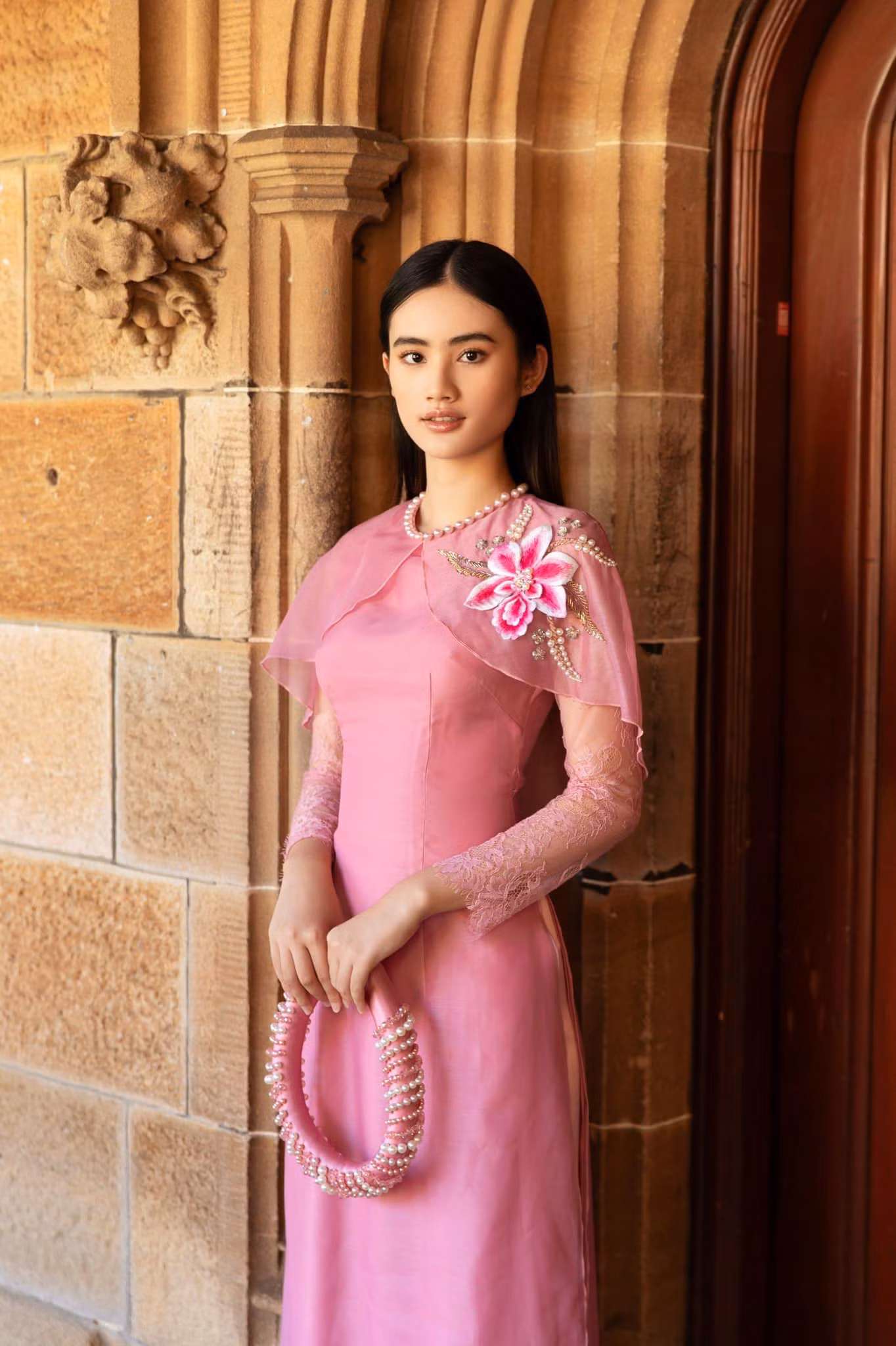Hoa hậu Ý Nhi lần đầu đón Tết xa nhà.