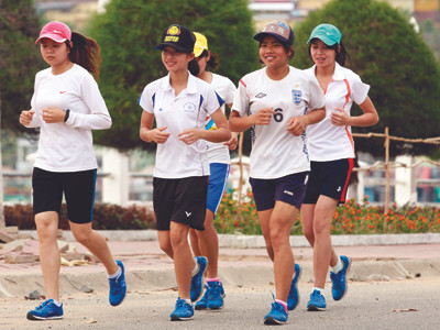 Sự góp mặt của 5 cô gái Thái tại Hà Tiên thể hiện rõ tinh thần vượt lên chính mình. Ảnh: Hồng Vĩnh