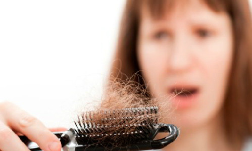 Khi cơ thể thiếu sắt bạn sẽ phải đối mặt với việc gãy và rụng tóc. Khi cơ thể thiếu sắt bạn sẽ phải đối mặt với việc gãy và rụng tóc