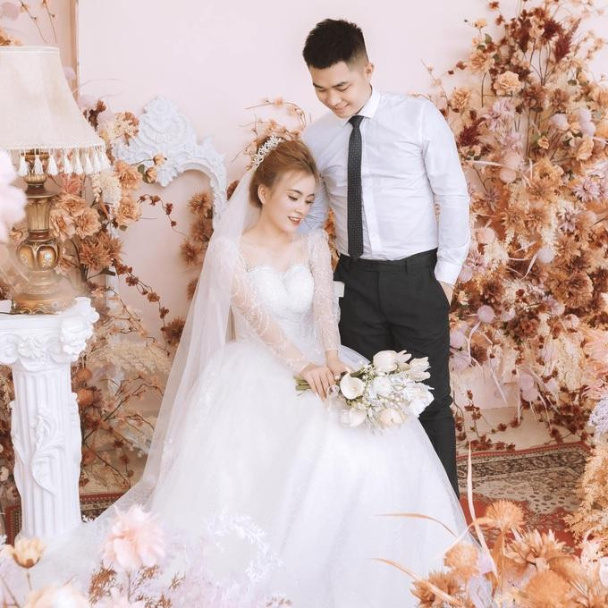 Hoài Thu và Văn Thuận kết hôn sau một năm hẹn hò (Ảnh: NVCC).