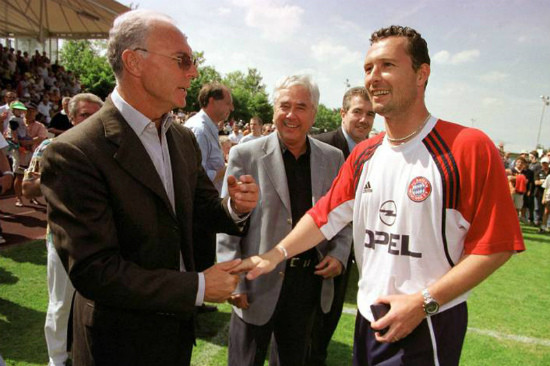 Cha con Beckenbauer cùng cống hiến cho Bayern Munich nhưng kết quả có được là rất khác nhau