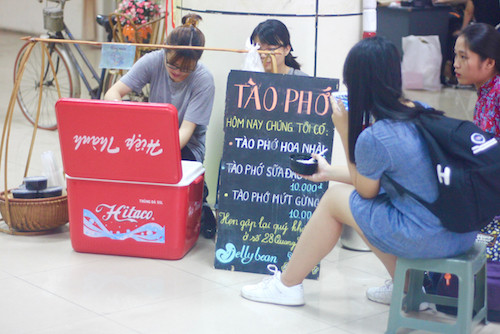 Tìm về tuổi thơ thời bao cấp với đồ tái chế ảnh 10