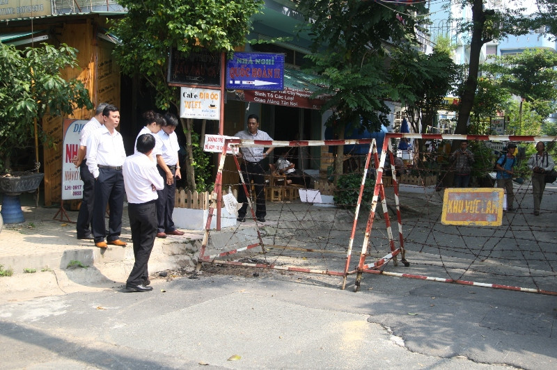 Khu vực xung quanh miệng hố bị phong tỏa