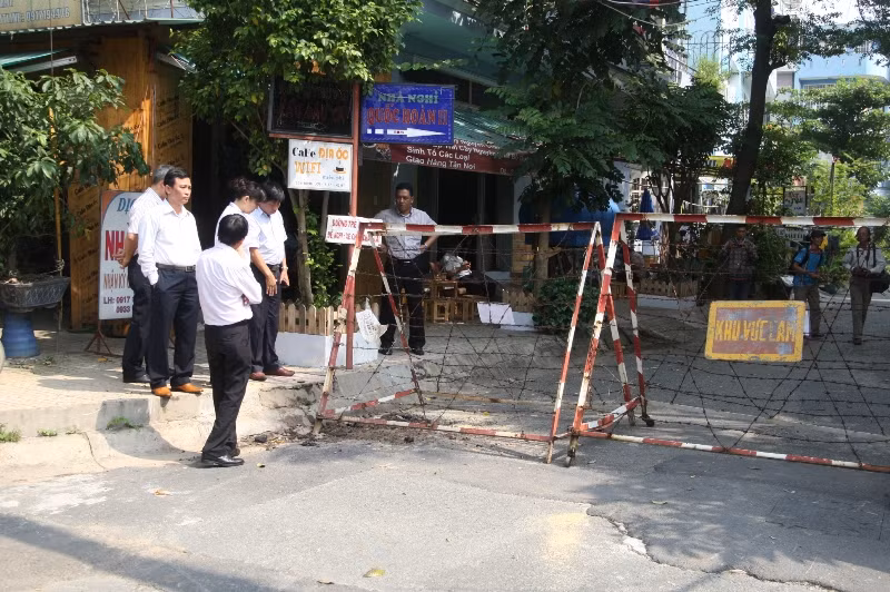 Khu vực xung quanh miệng hố bị phong tỏa
