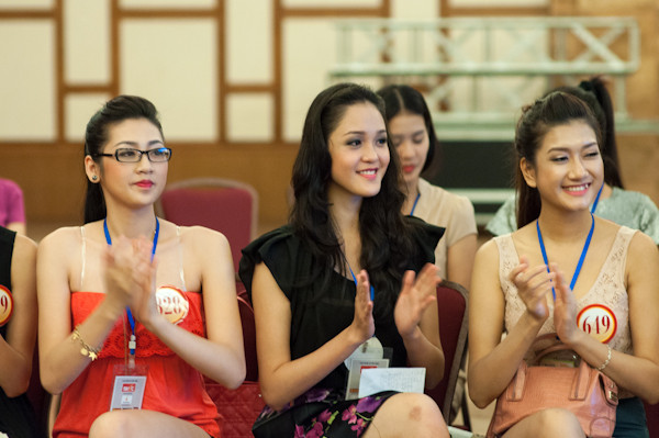 Dương Tú Anh, Đỗ Hoàng Anh, Lê Thị Kim Oanh hào hứng với buổi học.