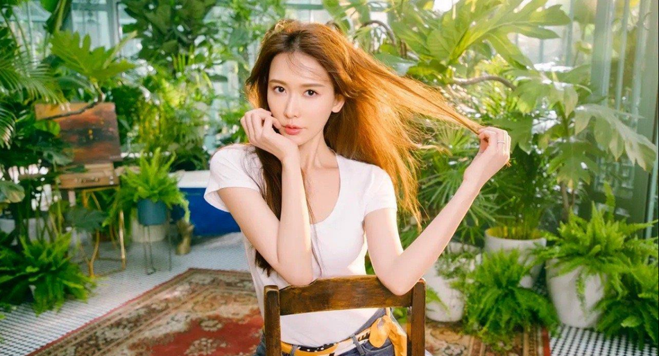 Dân mạng hết lời khen ngợi sắc vóc "không tuổi" của Lâm Chí Linh. Dân mạng hết lời khen ngợi sắc vóc "không tuổi" của Lâm Chí Linh.