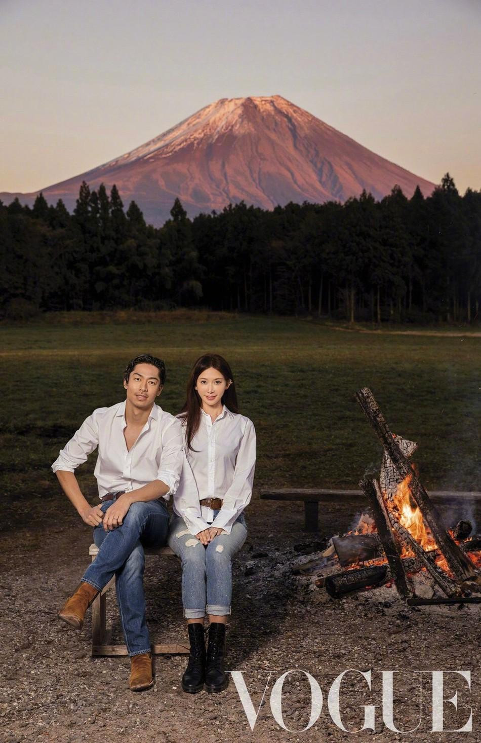 Lâm Chí Linh đang hạnh phúc bên chồng trẻ. Lâm Chí Linh đang hạnh phúc bên chồng trẻ.