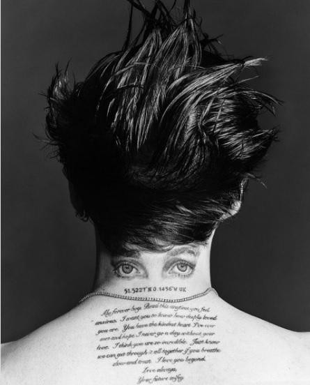 Brooklyn xăm tổng cộng 7 hình xăm để tặng người yêu hơn tuổi.