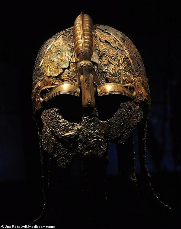 Mũ sắt chiến binh...