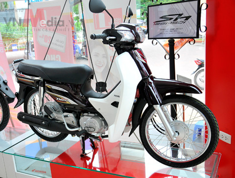 Super Dream 110 gây tranh cãi về thiết kế nhưng có nhiều ưu việt về động cơ