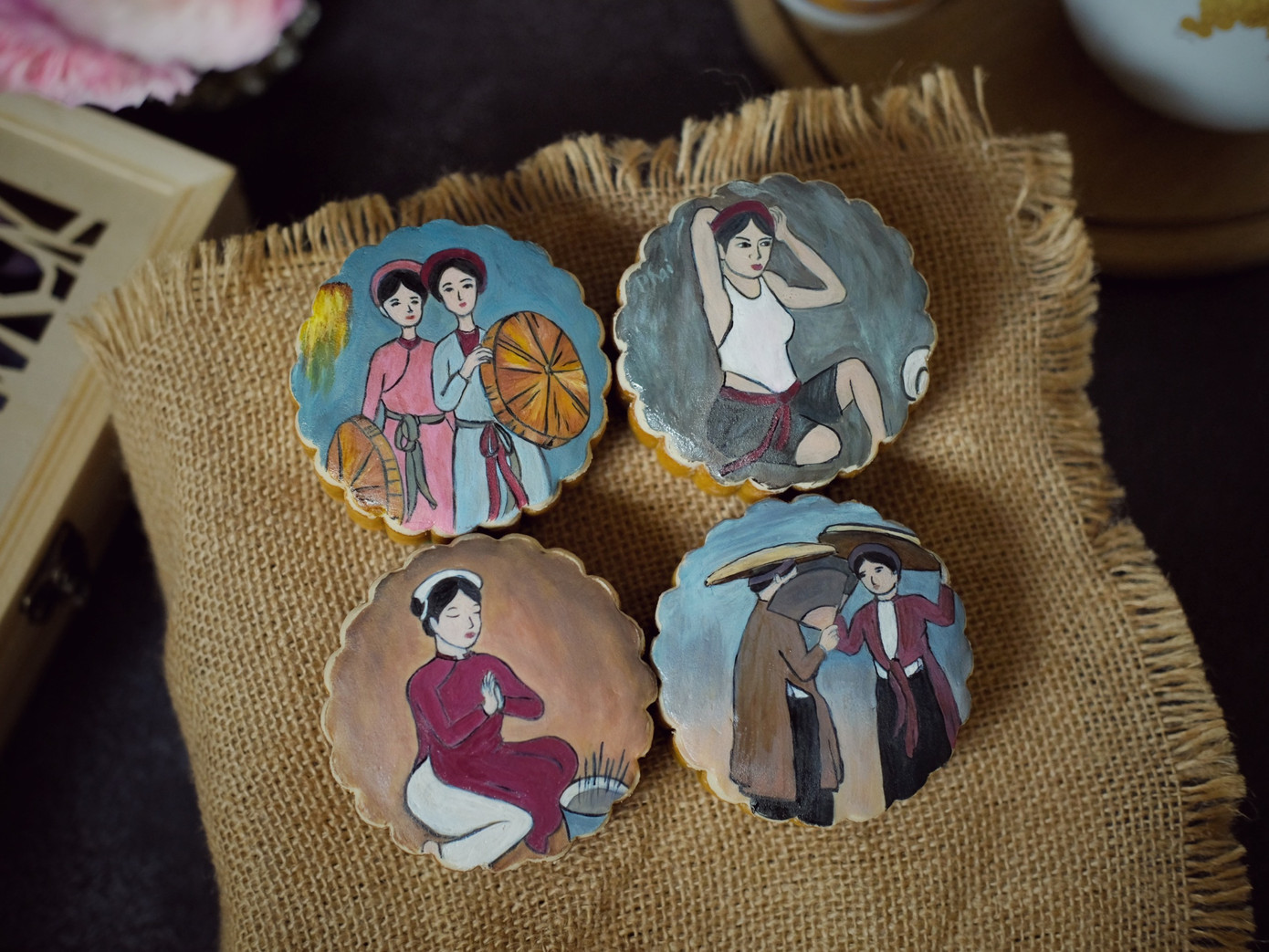 Những chiếc bánh Trung Thu đẹp như tranh vẽ đang thu hút sự chú ý của cộng đồng mạng.