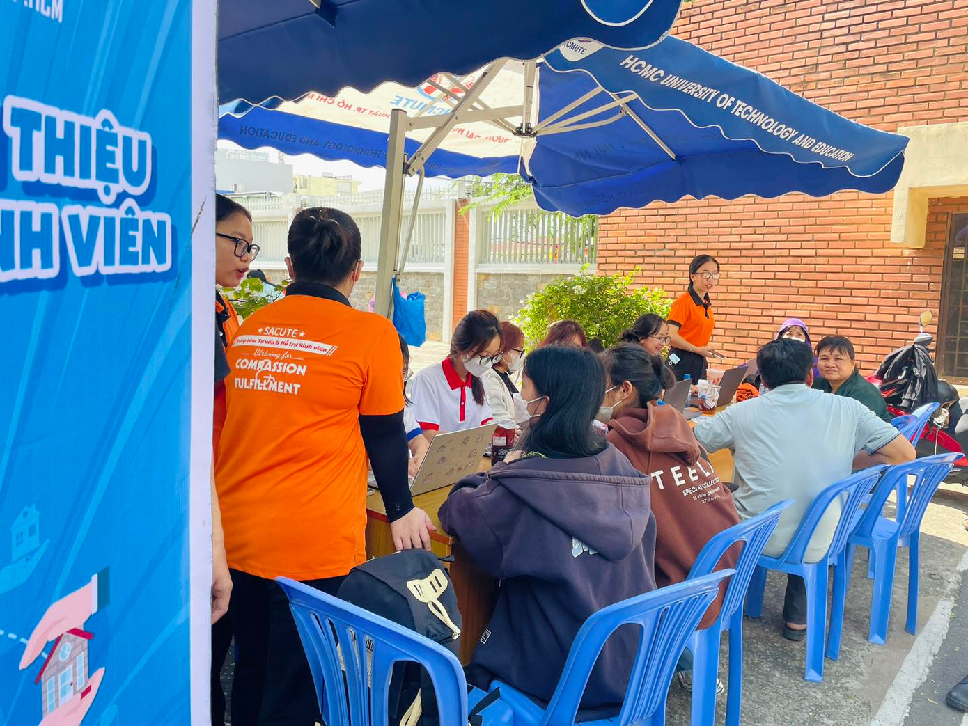 Trường ĐH Sư phạm Kỹ thuật TP. HCM đã ra quân đội hình nhà trọ nhằm hỗ trợ tân sinh viên. Trường ĐH Sư phạm Kỹ thuật TP. HCM đã ra quân đội hình nhà trọ nhằm hỗ trợ tân sinh viên.