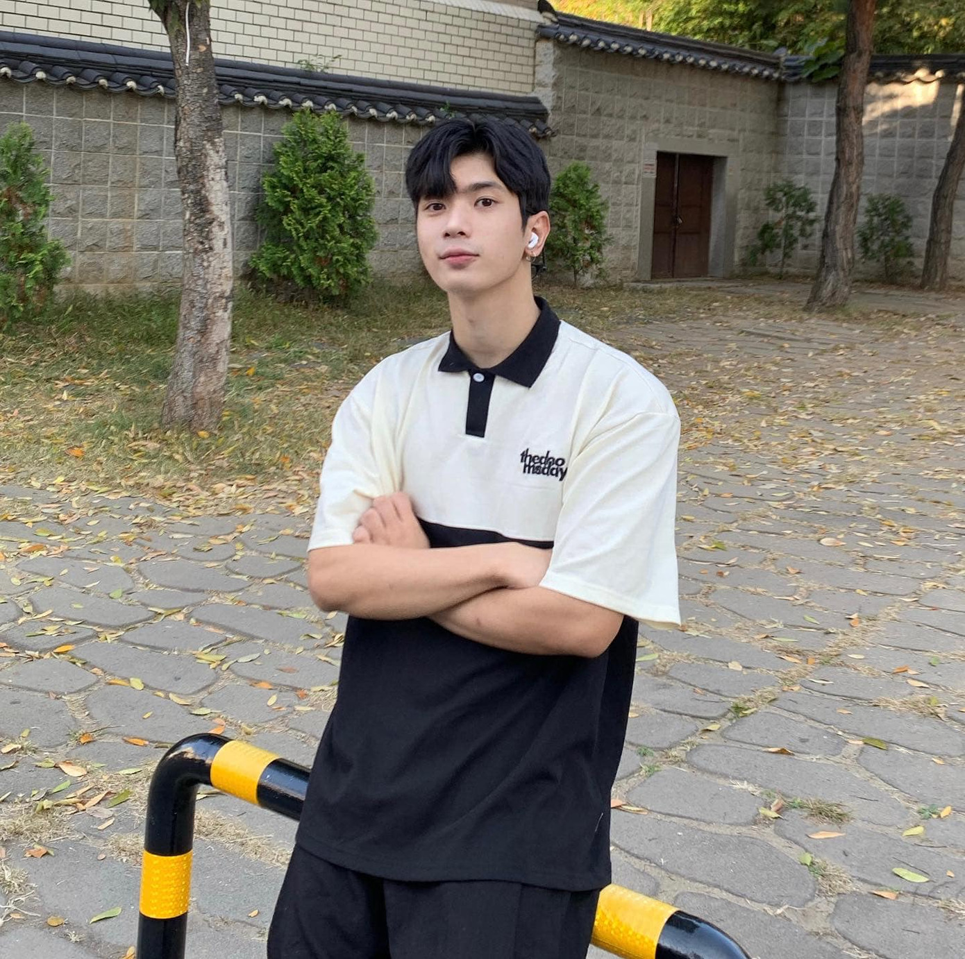 Khi đăng tải những bức ảnh cá nhân, nam sinh này luôn nhận được những phản hồi tích cực từ cộng đồng mạng: Dân du học Hàn, đích thị là chồng em; Bạn trai em đây! Lên kế hoạch du học Daegu để gặp anh... Khi đăng tải những bức ảnh cá nhân, nam sinh này luôn nhận được những phản hồi tích cực từ cộng đồng mạng: Dân du học Hàn, đích thị là chồng em; Bạn trai em đây! Lên kế hoạch du học Daegu để gặp anh...