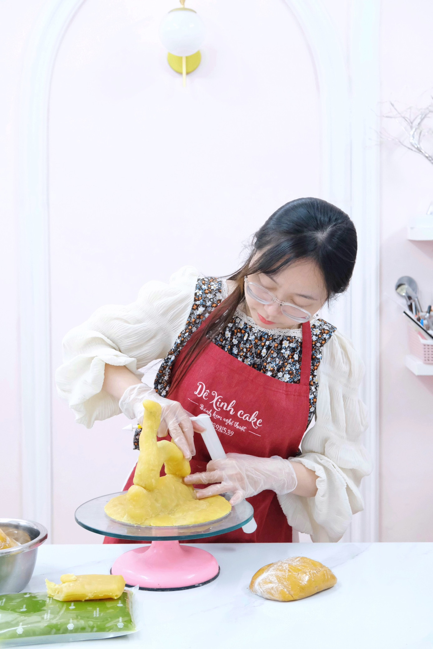 Hiện tại, Thùy Dương rất hạnh phúc với công việc sáng tạo bánh Trung Thu tạo hình nghệ thuật.