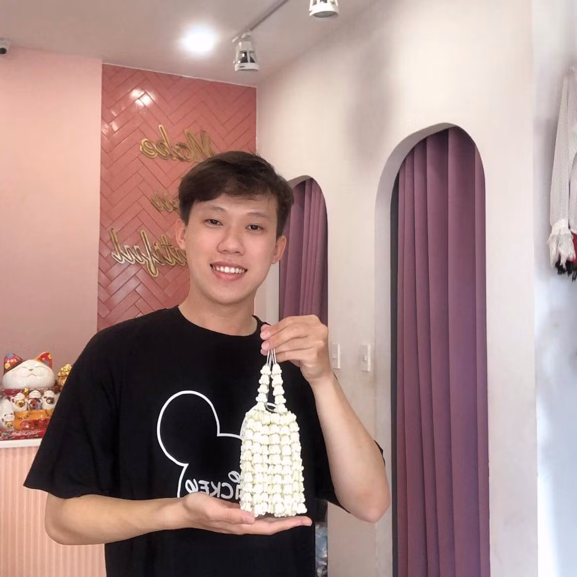 Nguyễn Thanh Huy với đam mê kết hoa nghệ thuật.