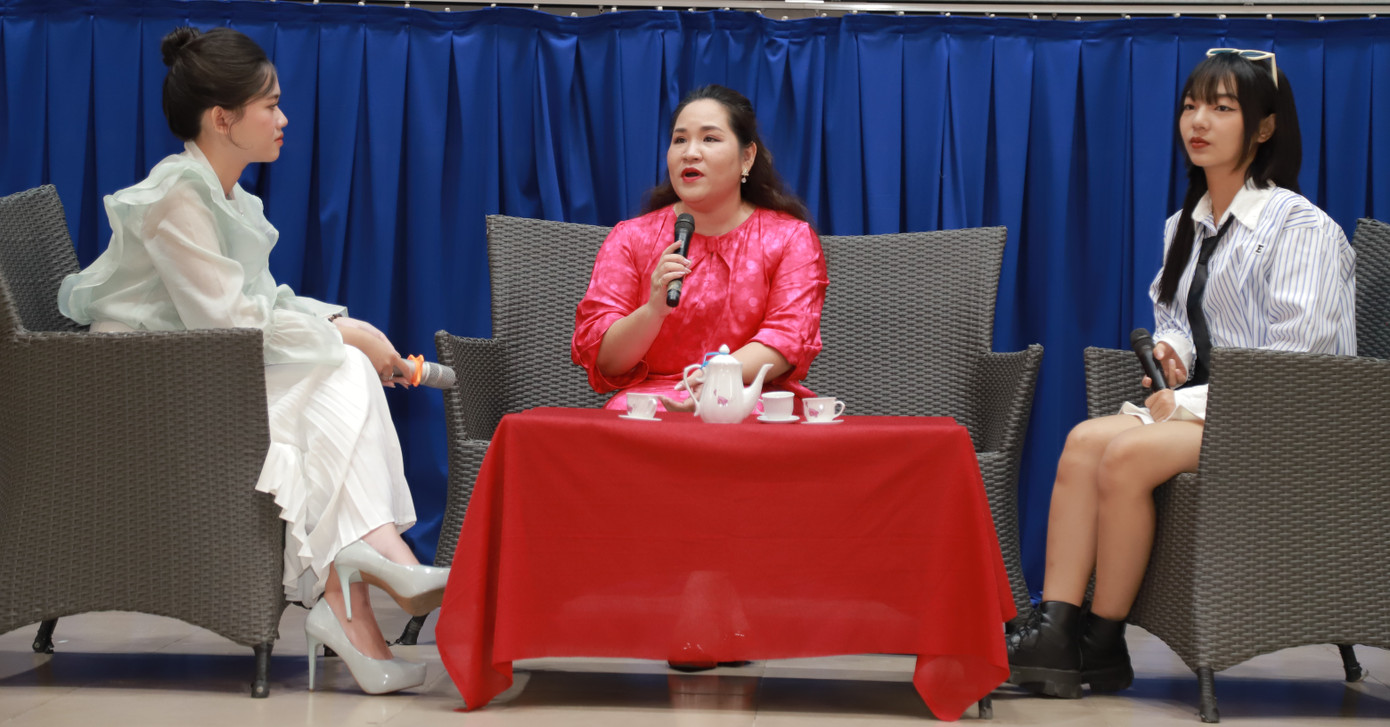 TS Tâm lý Tô Nhi A, KOL Vũ Quỳnh Trúc Linh trao đổi với sinh viên