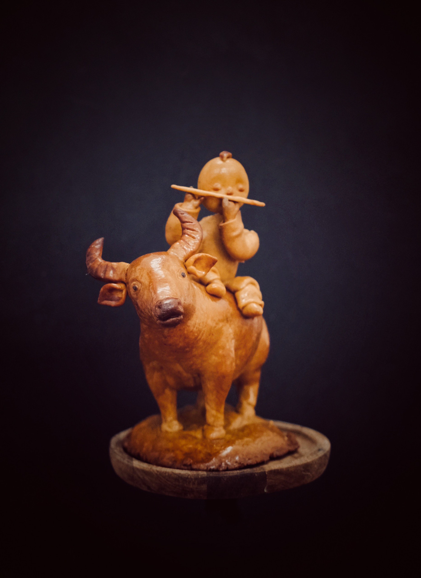 Bánh Trung Thu tạo hình con trâu hoàn thiện.