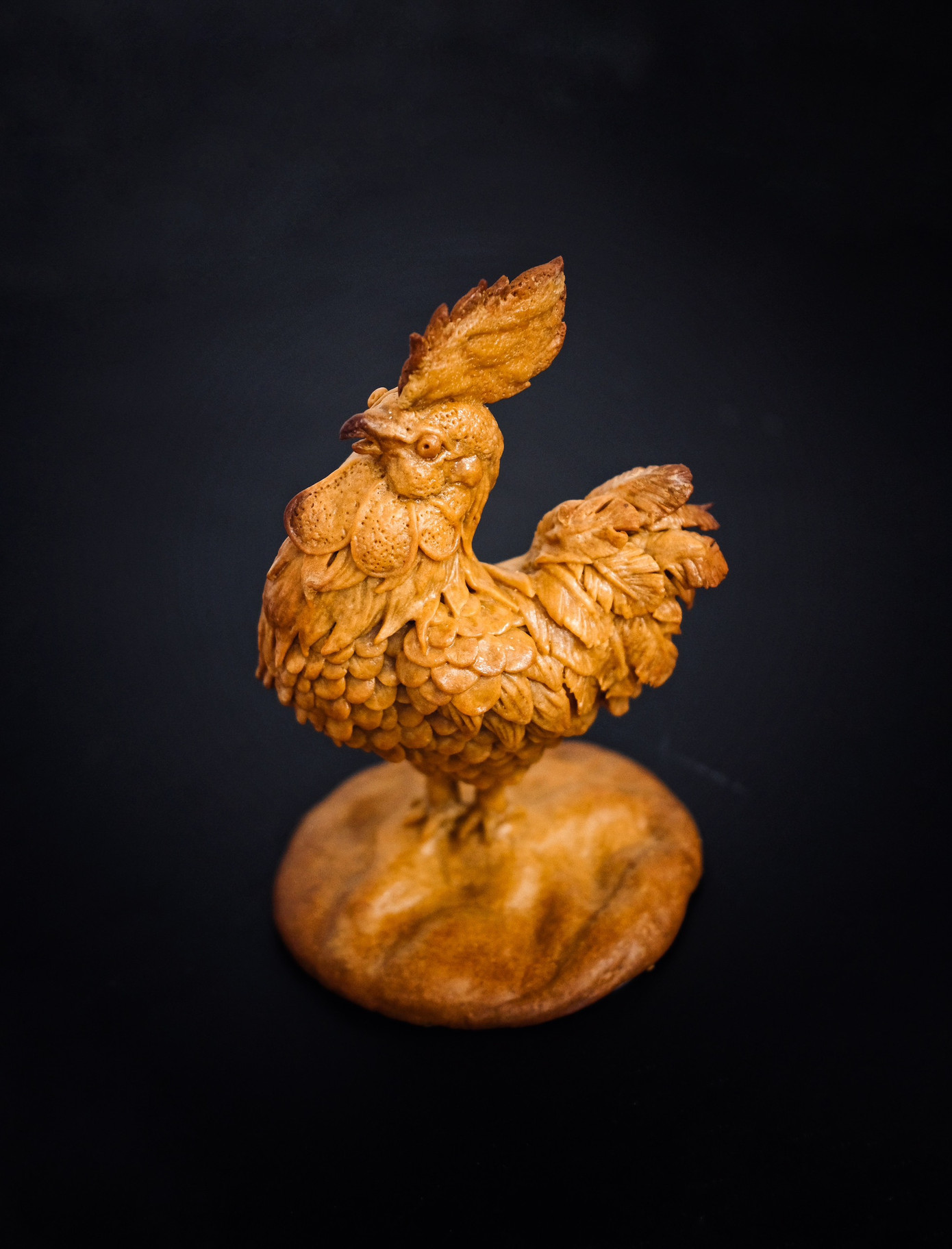 Thùy Dương chăm chút từng chi tiết nhỏ để tạo nên những sản phẩm sống động.