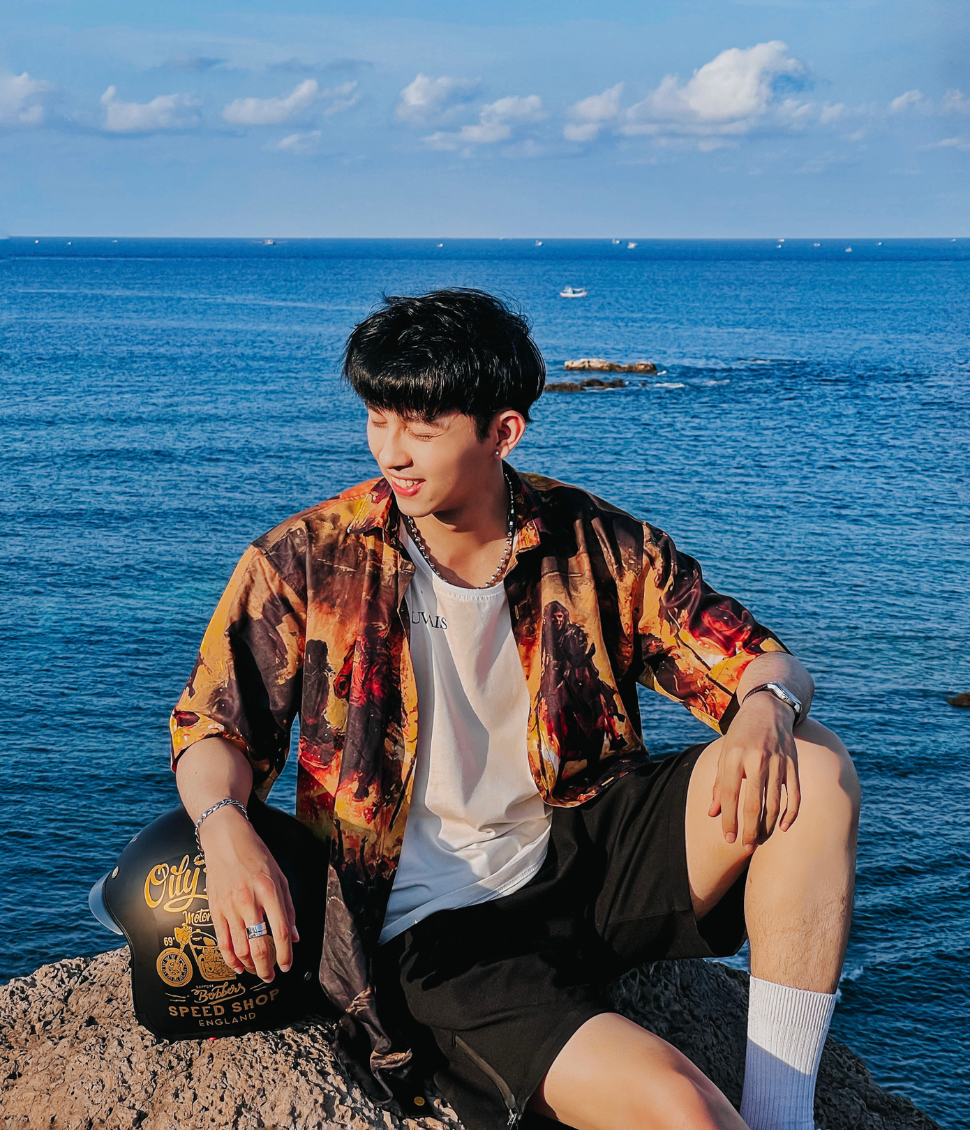 Tấn Tài đang sinh sống tại TP. Hồ Chí Minh và gắn bó công việc là travel blogger. Tấn Tài đang sinh sống tại TP. Hồ Chí Minh và gắn bó công việc là travel blogger.