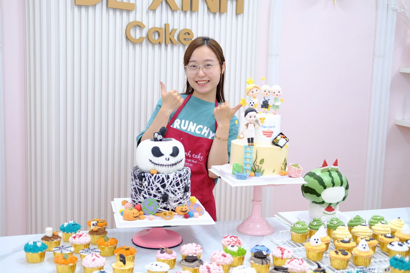 Độc đáo 'điêu khắc' gà trống, cá vàng, tranh dân gian Đông Hồ... trên bánh Trung Thu ảnh 9