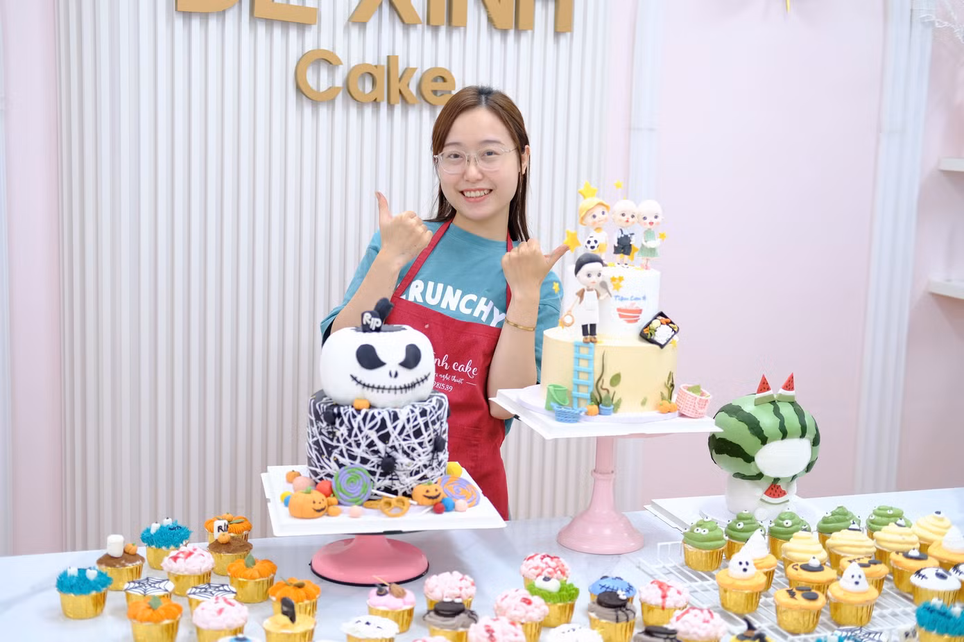Độc đáo 'điêu khắc' gà trống, cá vàng, tranh dân gian Đông Hồ... trên bánh Trung Thu ảnh 9