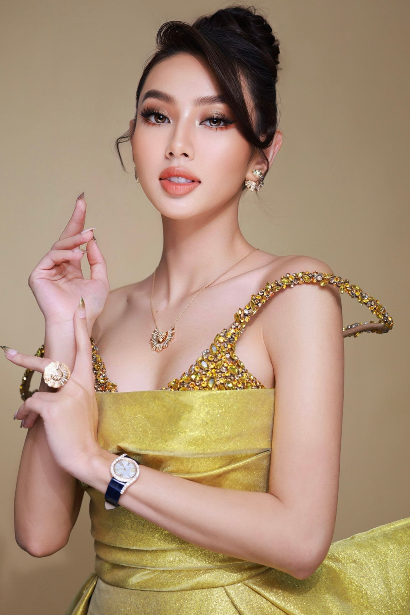 Thuỳ Tiên là người đẹp Việt đầu tiên đăng quang Miss Grand International 2021. Thuỳ Tiên là người đẹp Việt đầu tiên đăng quang Miss Grand International 2021.
