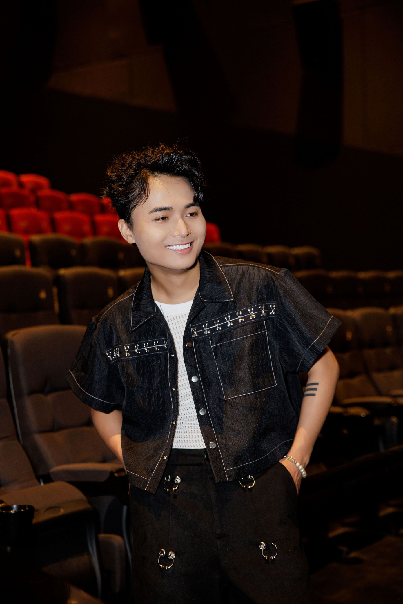 Khi ‘cơn sốt’ BlackPink sắp đổ bộ, HuyR quyết làm điều này sau thời gian bế tắc trong cuộc sống ảnh 4 Khi ‘cơn sốt’ BlackPink sắp đổ bộ, HuyR quyết làm điều này sau thời gian bế tắc trong cuộc sống ảnh 4