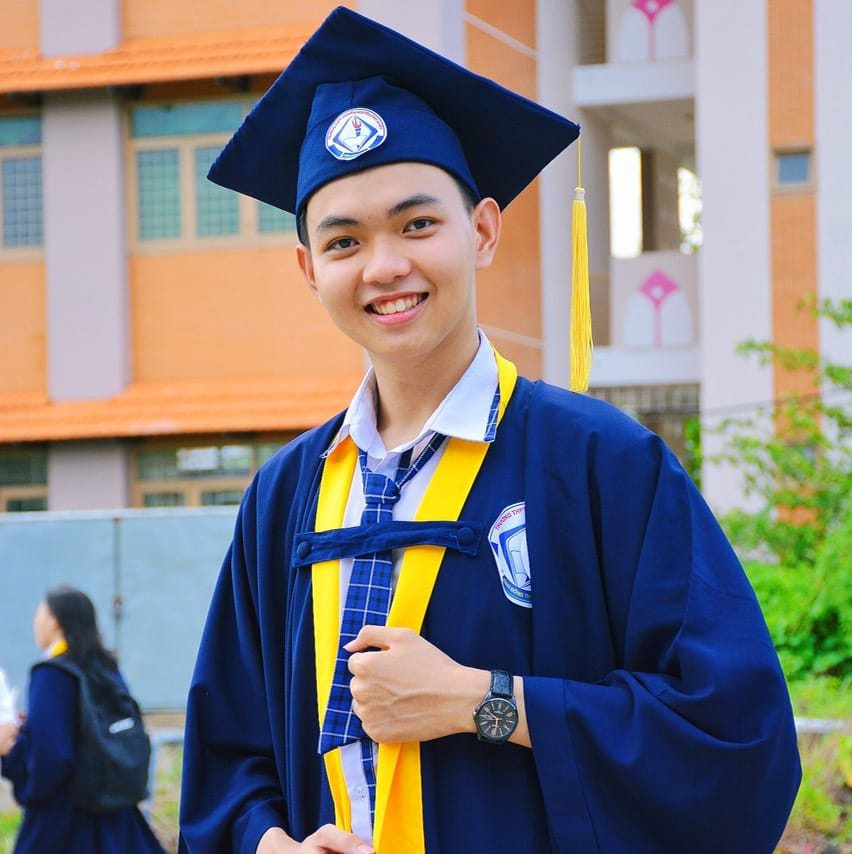 Những năm THPT, Hoàng Khang luôn đạt học sinh giỏi, đứng đầu cả khối về thành tích học tập.