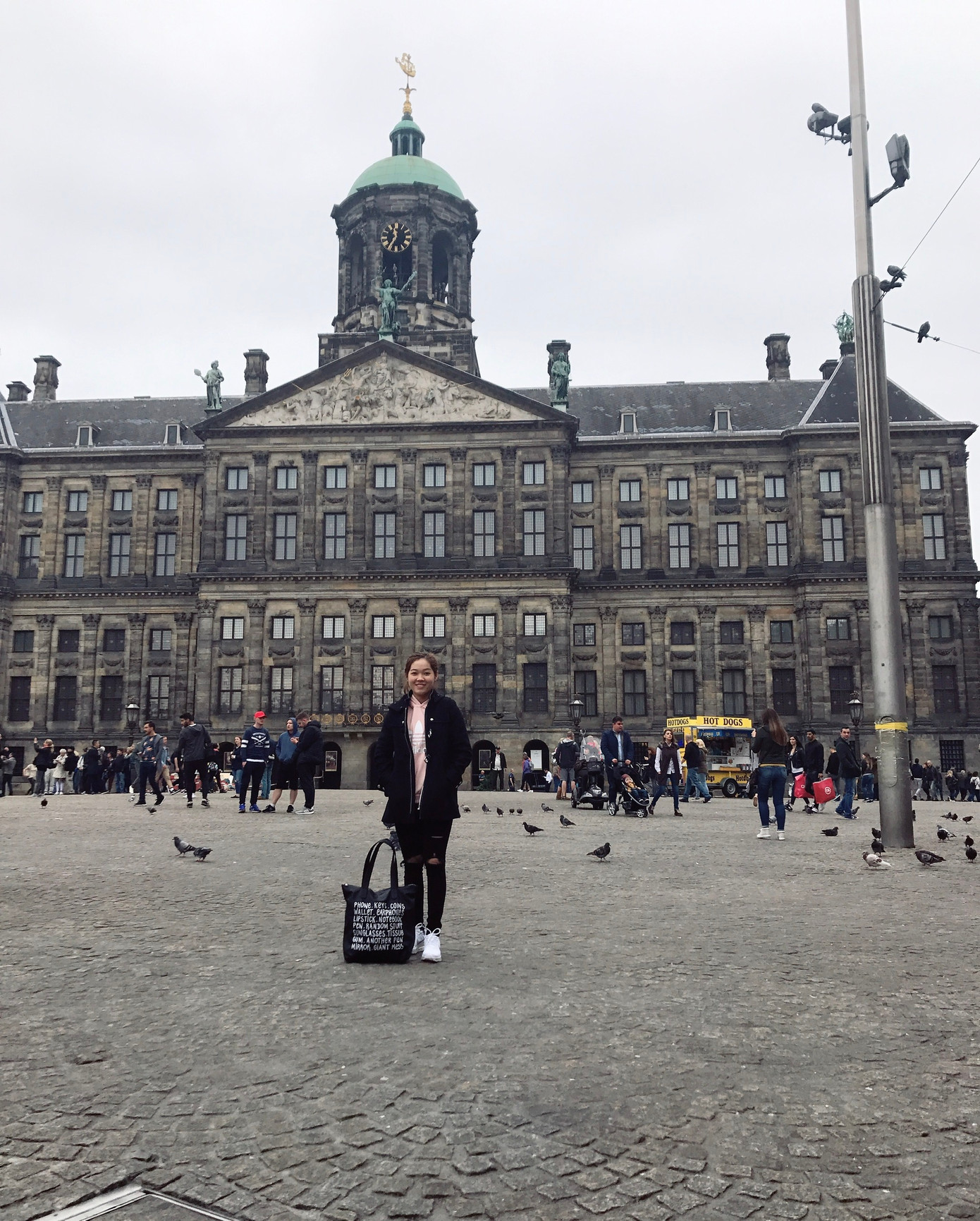 Tiên có thời gian du học tại trường ĐH Amsterdam (Hà Lan). Tiên có thời gian du học tại trường ĐH Amsterdam (Hà Lan).