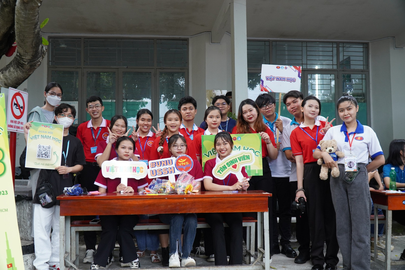 Trường ĐH KHXH&NV (ĐHQG TP. HCM) tổ chức nhiều sự kiện chào mừng tân sinh viên. Trường ĐH KHXH&NV (ĐHQG TP. HCM) tổ chức nhiều sự kiện chào mừng tân sinh viên.