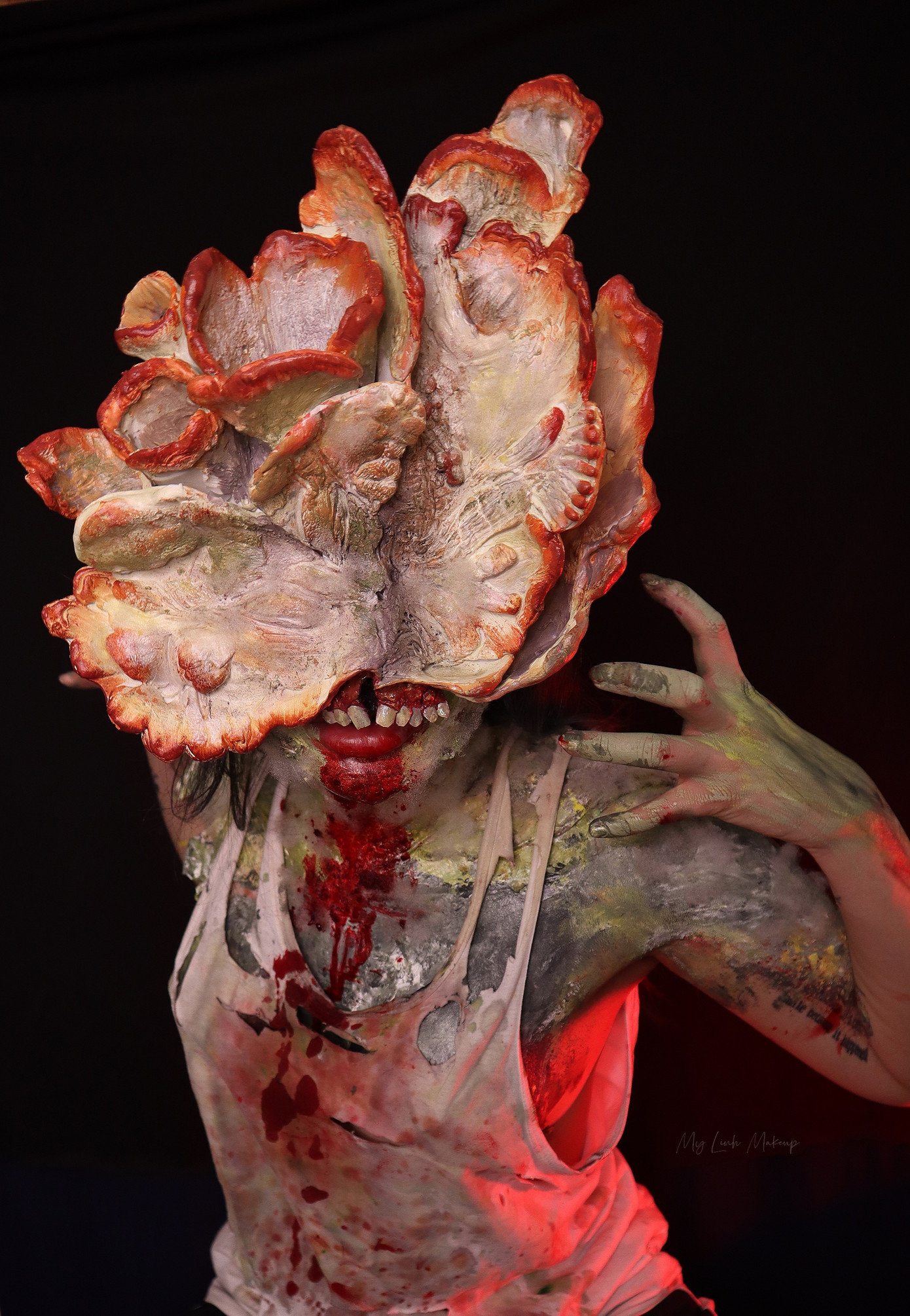 Nhân vật zombie nấm bào tử trong The last of us.