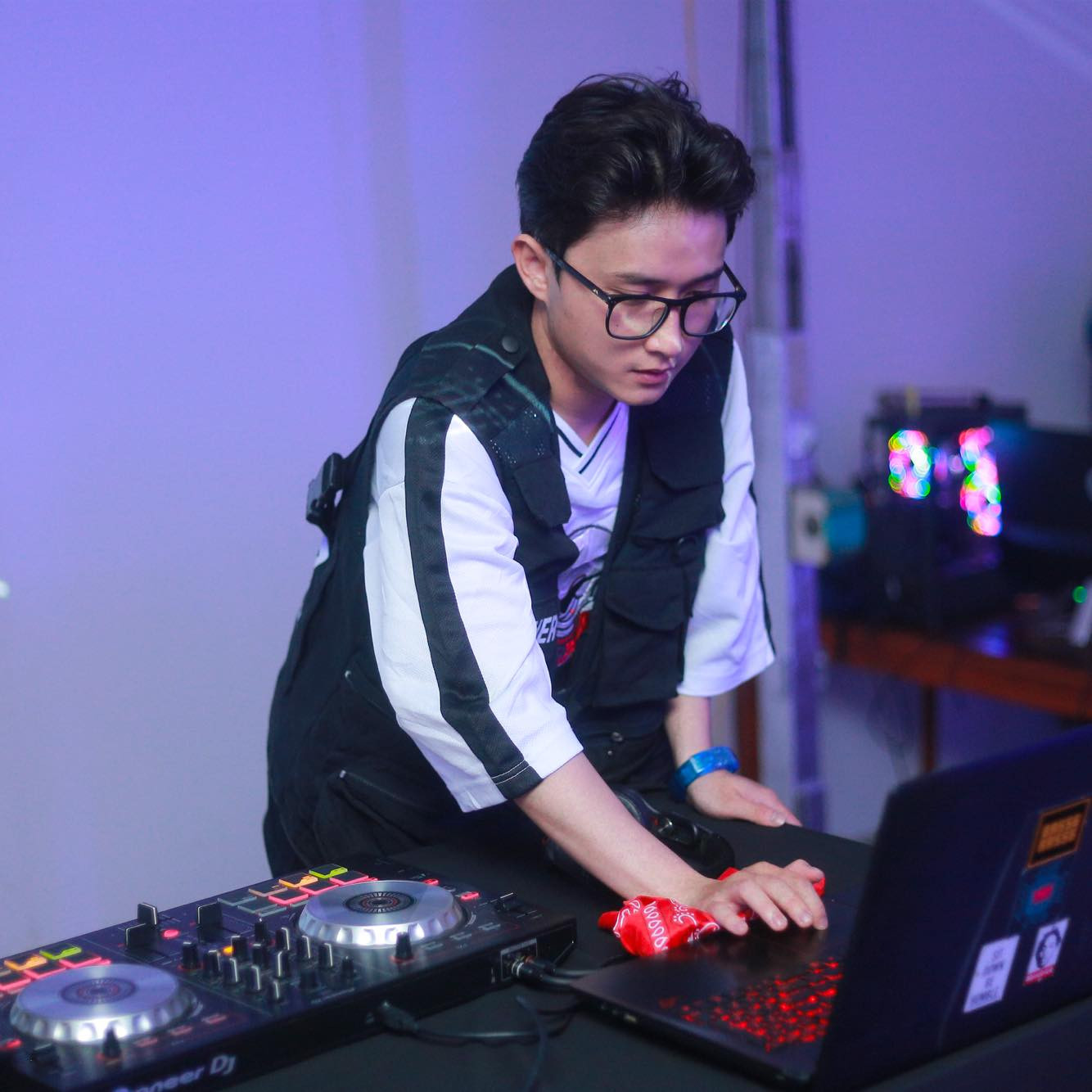 Producer Thịnh Hồ cho rằng, sẽ không có công thức chính xác cho việc tạo nhạc 'hit'. Producer Thịnh Hồ cho rằng, sẽ không có công thức chính xác cho việc tạo nhạc 'hit'.