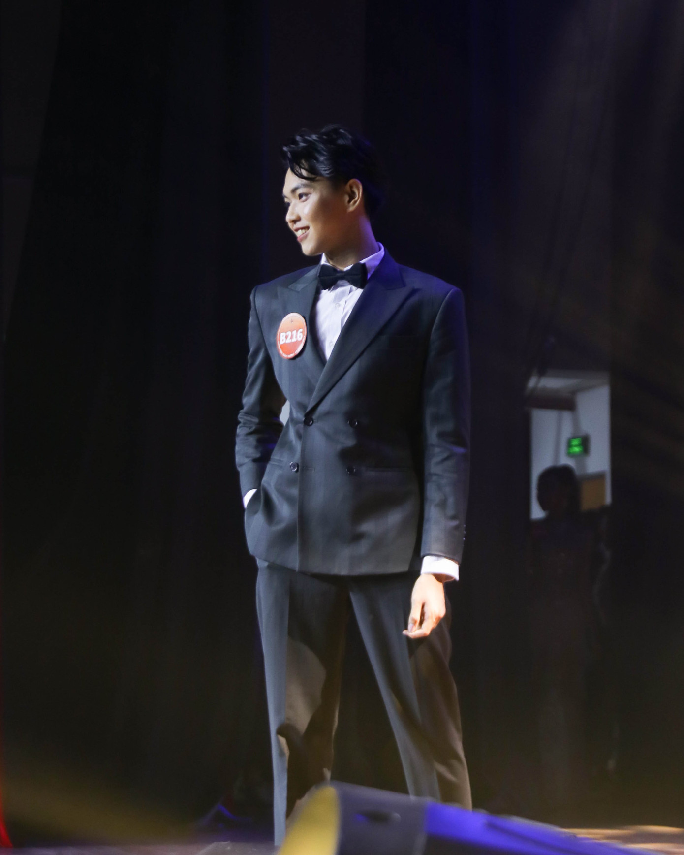 Lần đầu đứng trên sân khấu lớn nhưng Hoàng Khang đã thể hiện tốt phần dự thi.